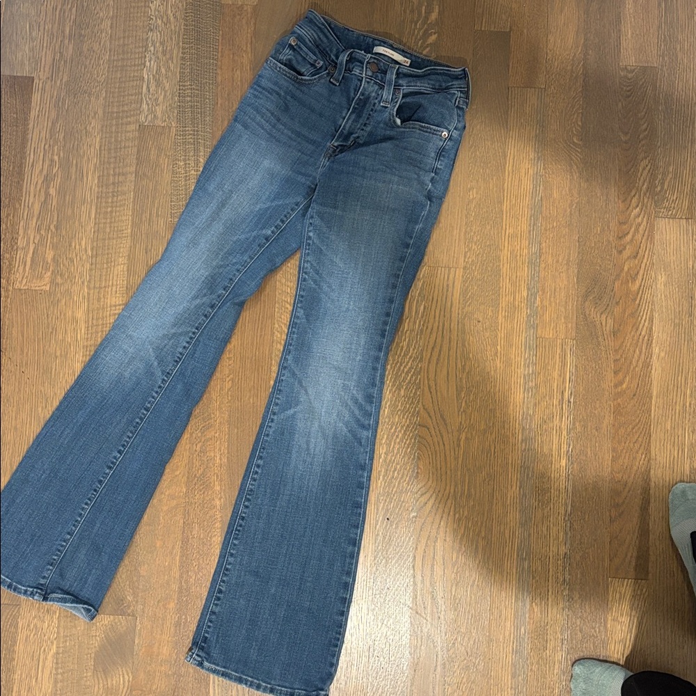 Levis Flared Jeans size 24